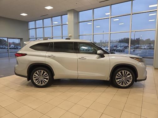 2023 Toyota Highlander Platinum