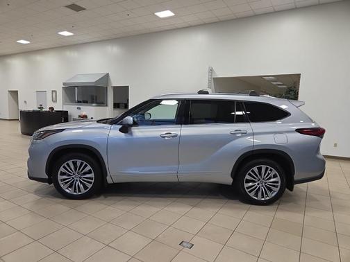 2023 Toyota Highlander Platinum