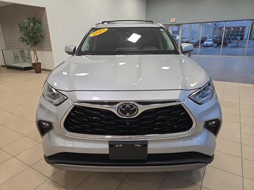 2023 Toyota Highlander Platinum