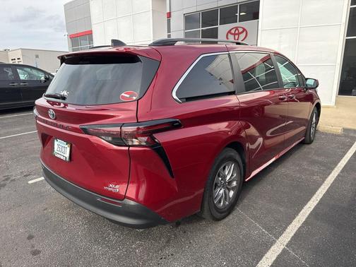 2023 Toyota Sienna XLE