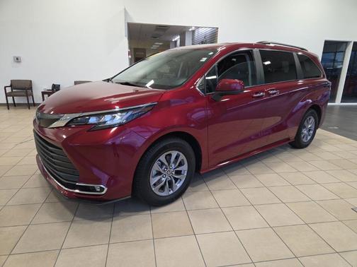 2023 Toyota Sienna XLE