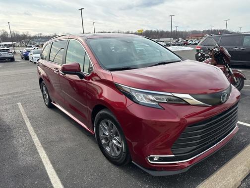 2023 Toyota Sienna XLE