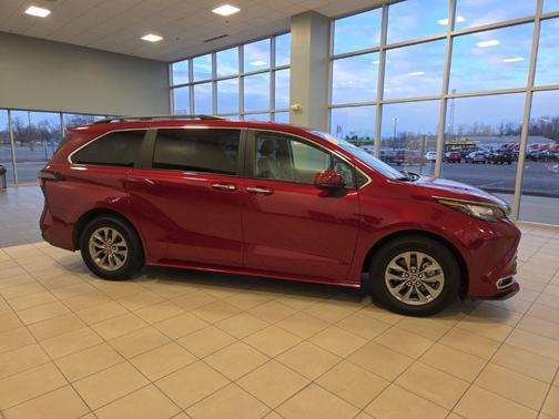 2023 Toyota Sienna XLE