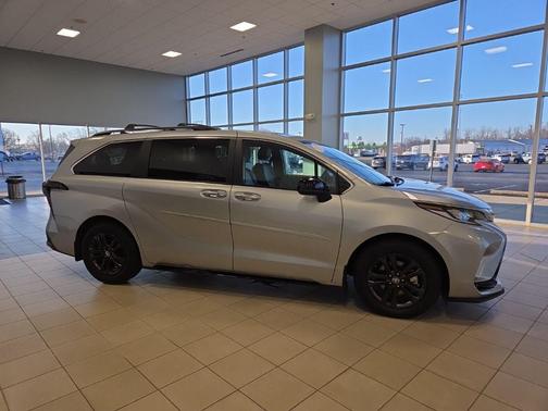 2024 Toyota Sienna XSE 7 Passenger