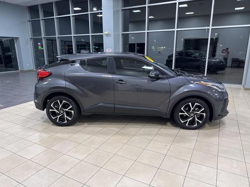 2022 Toyota C-HR XLE