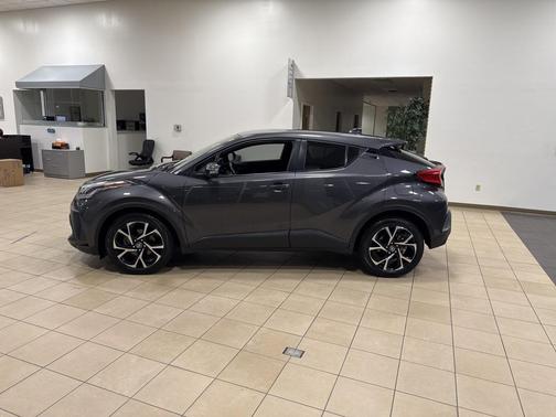 2022 Toyota C-HR XLE