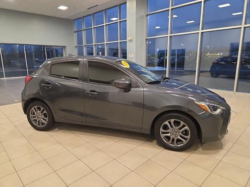 2020 Toyota Yaris Sedan XLE