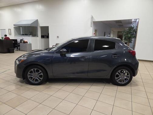 2020 Toyota Yaris Sedan XLE