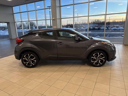 2021 Toyota C-HR XLE