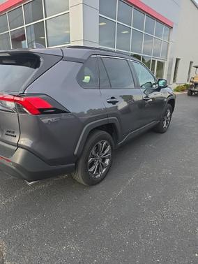 2022 Toyota RAV4 Hybrid XLE Premium