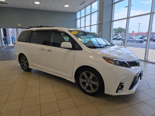 2019 Toyota Sienna SE