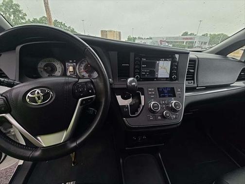 2019 Toyota Sienna SE