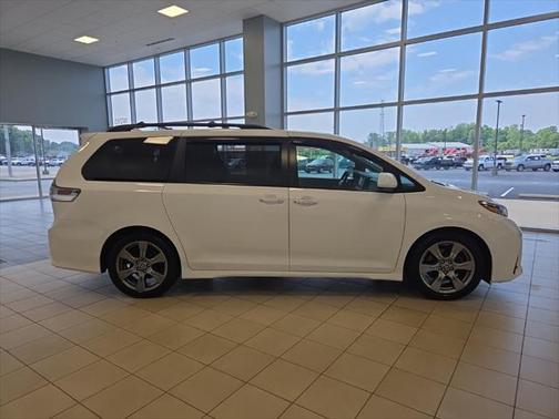 2019 Toyota Sienna SE