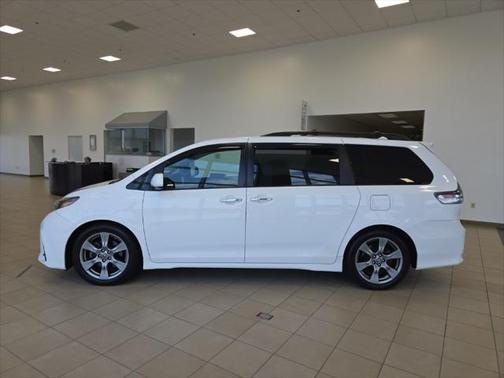 2019 Toyota Sienna SE
