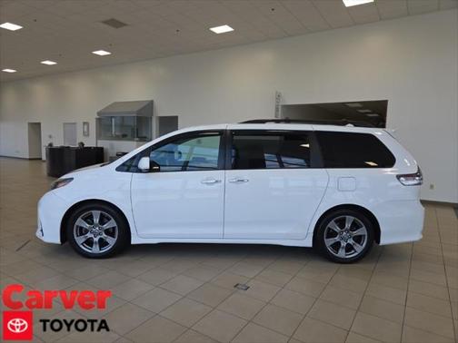 2019 Toyota Sienna SE