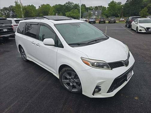 2019 Toyota Sienna SE