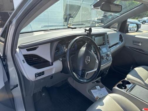 2019 Toyota Sienna XLE Premium