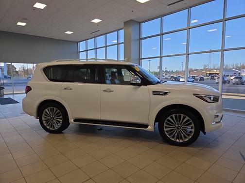 2021 INFINITI QX80 Premium Select