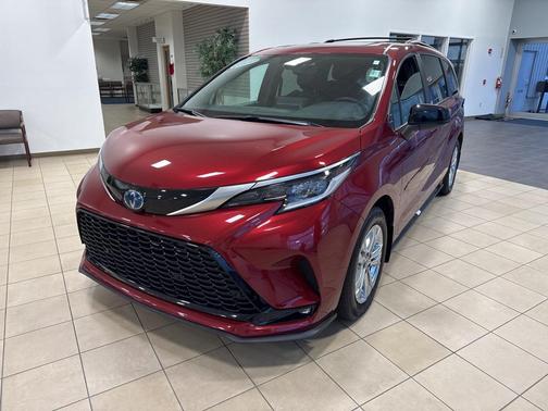 2022 Toyota Sienna XSE 7 Passenger