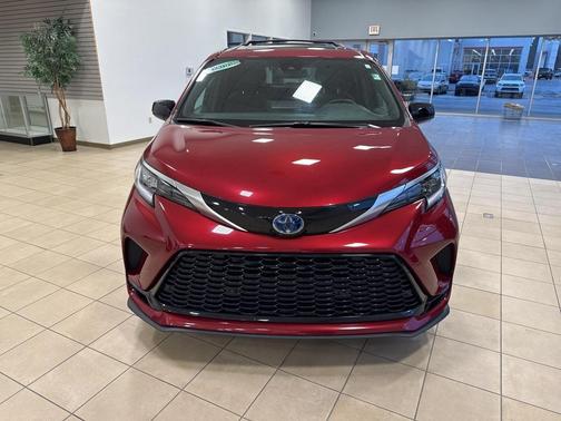 2022 Toyota Sienna XSE 7 Passenger