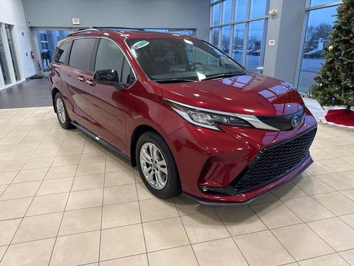 2022 Toyota Sienna XSE 7 Passenger