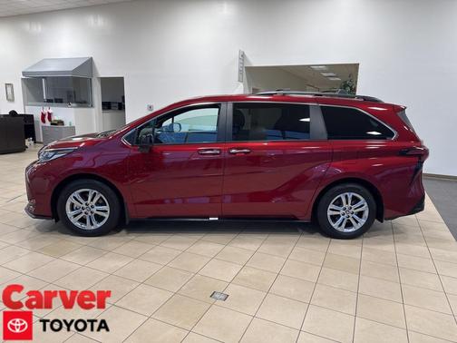 2022 Toyota Sienna XSE 7 Passenger