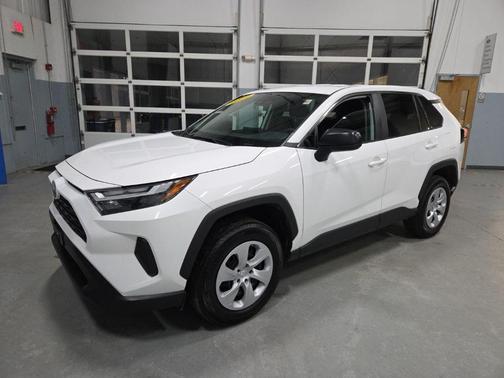 2024 Toyota RAV4 LE