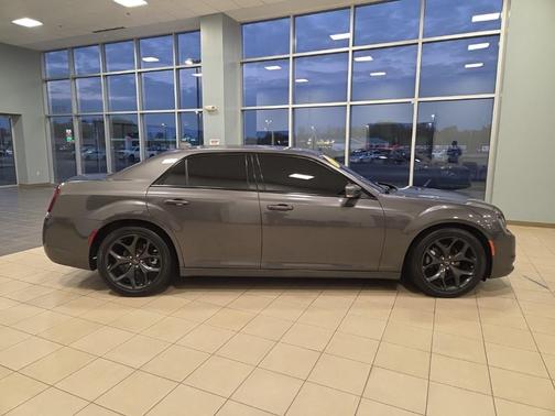 2022 Chrysler 300 S