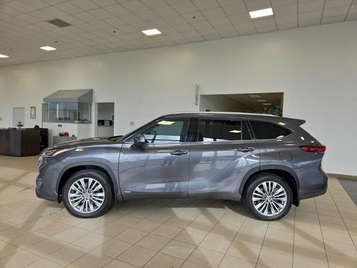 2024 Toyota Highlander Hybrid Platinum