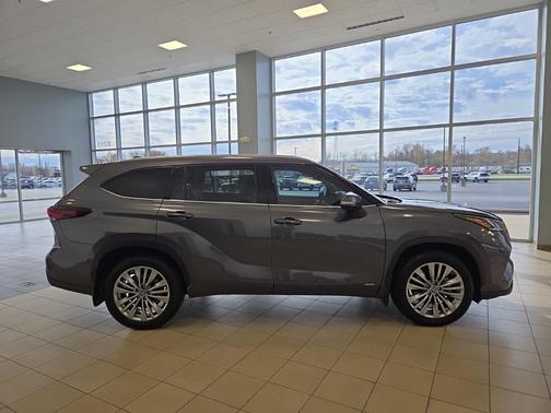 2024 Toyota Highlander Hybrid Platinum