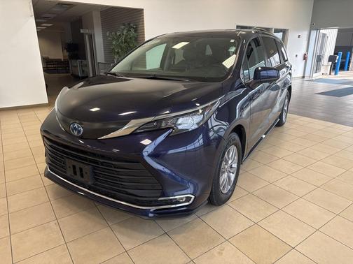 2024 Toyota Sienna XLE