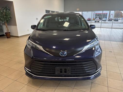 2024 Toyota Sienna XLE