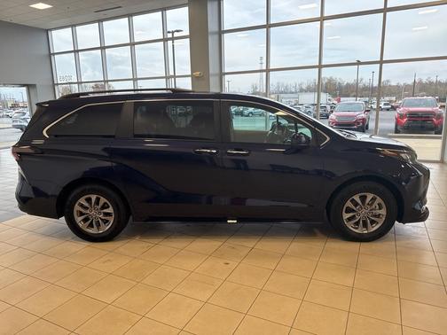 2024 Toyota Sienna XLE