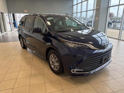 2024 Toyota Sienna XLE