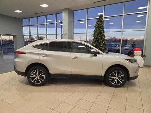 2022 Toyota Venza LE