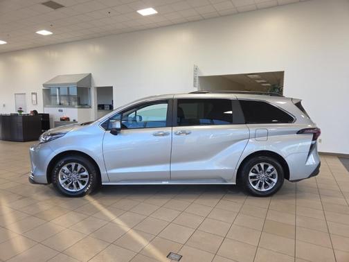 2024 Toyota Sienna XLE