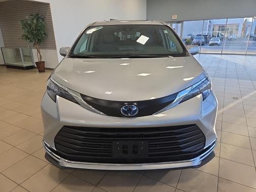 2024 Toyota Sienna XLE