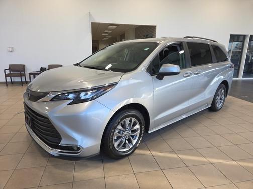 2024 Toyota Sienna XLE
