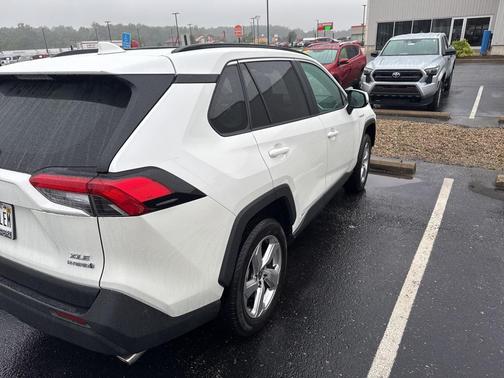 2021 Toyota RAV4 Hybrid XLE Premium
