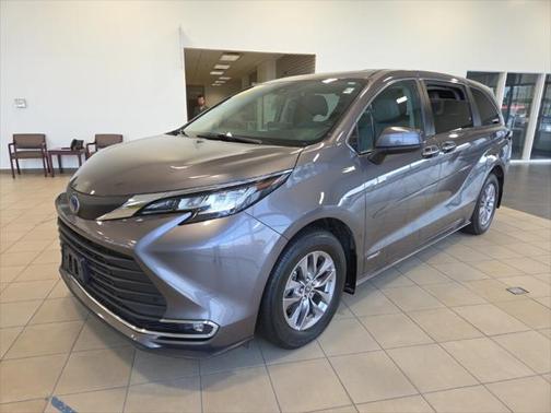2021 Toyota Sienna XLE 7 Passenger