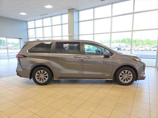 2021 Toyota Sienna XLE 7 Passenger