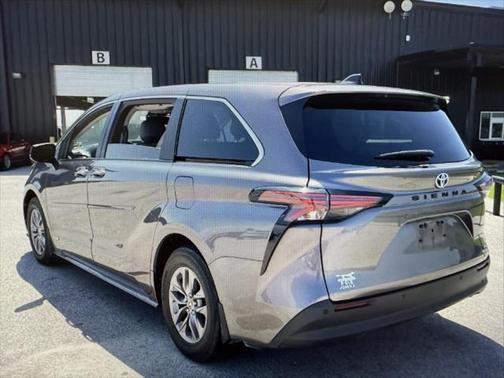 2021 Toyota Sienna XLE 7 Passenger