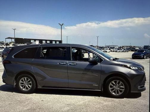 2021 Toyota Sienna XLE 7 Passenger
