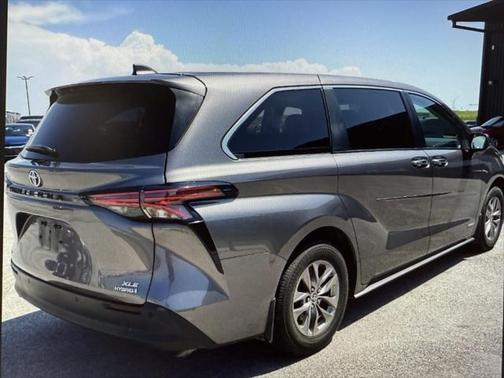 2021 Toyota Sienna XLE 7 Passenger