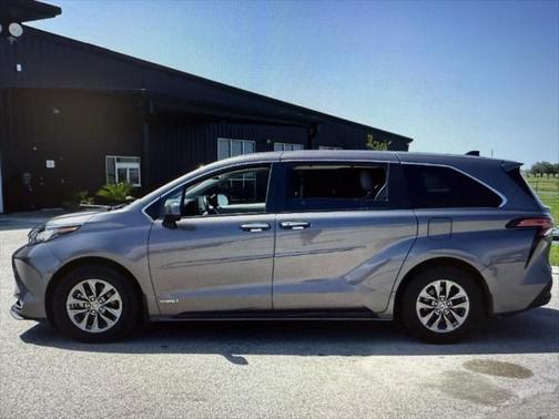 2021 Toyota Sienna XLE 7 Passenger