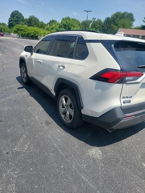 2020 Toyota RAV4 Hybrid SE
