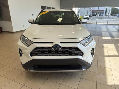 2020 Toyota RAV4 Hybrid SE