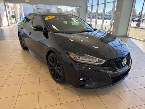 2023 Nissan Maxima SR