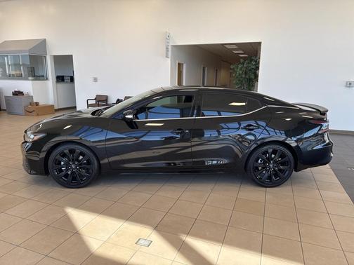 2023 Nissan Maxima SR