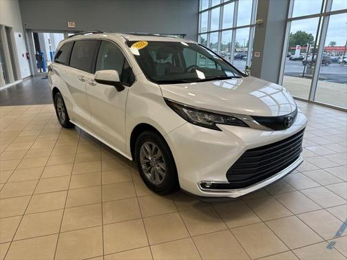 2022 Toyota Sienna XLE 7 Passenger